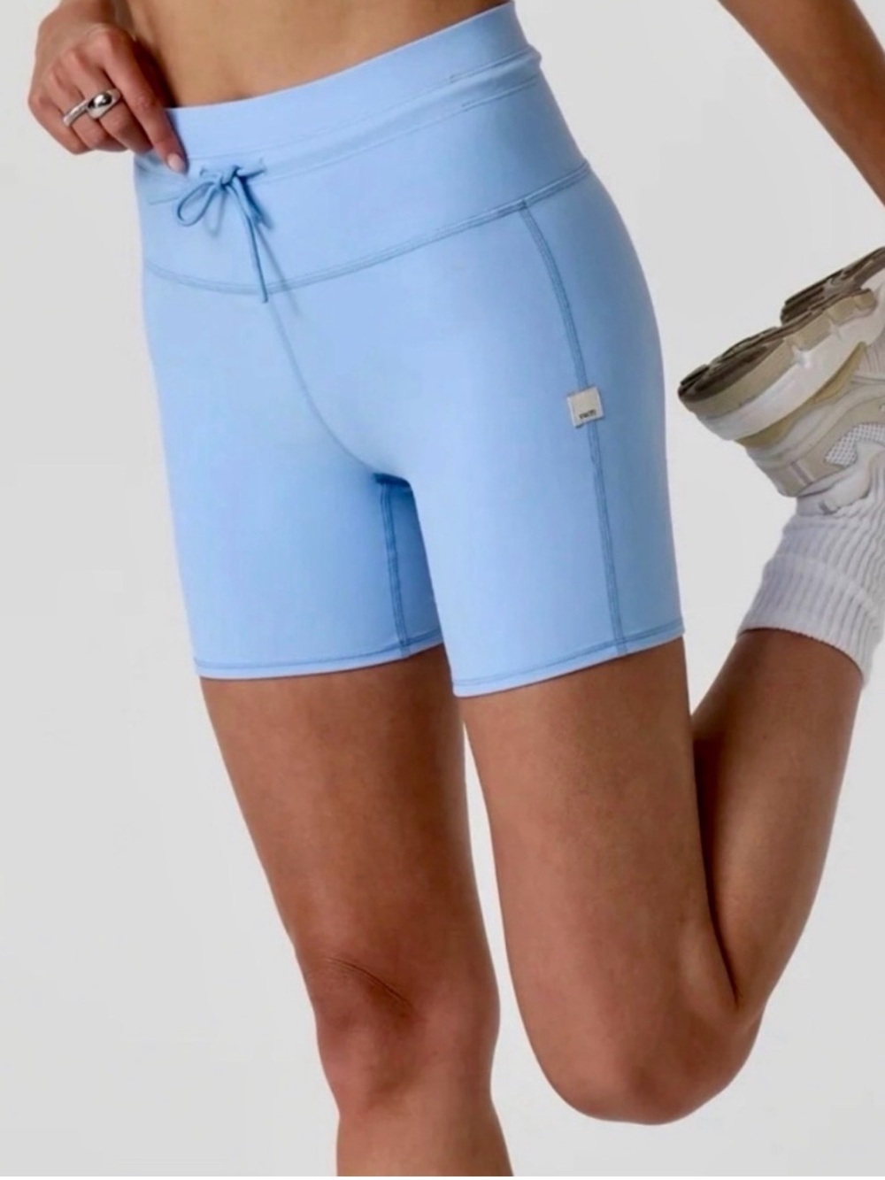 Like New! Vuori Daily Short Surf Baby Blue VW3101